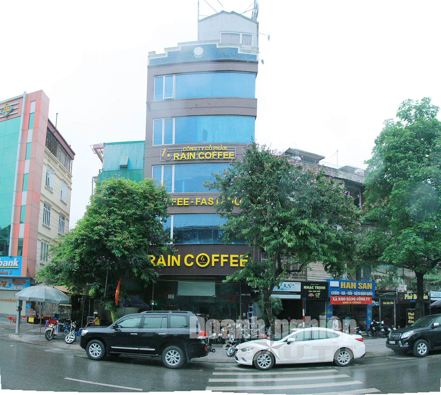 Tòa nhà Rain Coffee hiên ngang, hùng dũng tại con phố bậc nhất Hà Nội